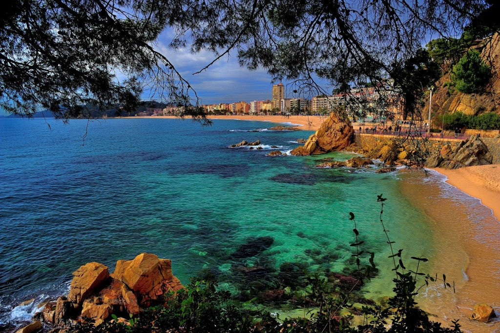 De prachtige zee van de stad Lloret de Mar aan de Costa Brava