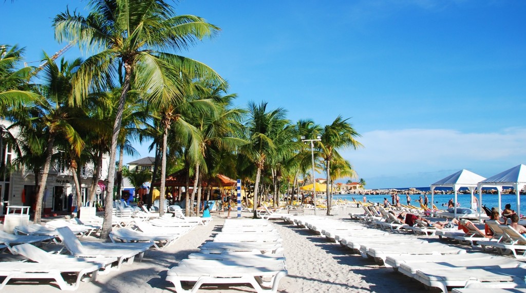 Het strand van Mambo Beach Curacao