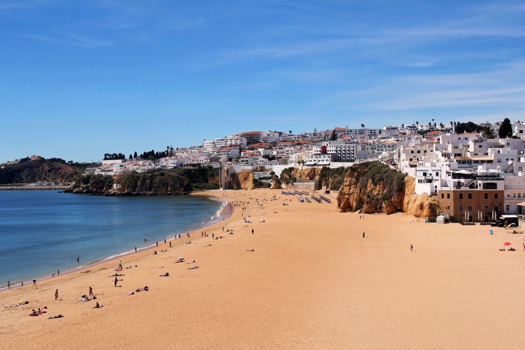 Het prachtige strand van Albufeira in Portugal