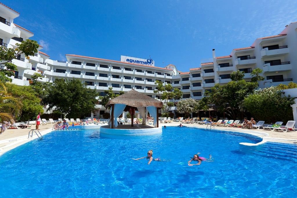 Het zwembad van het hotel