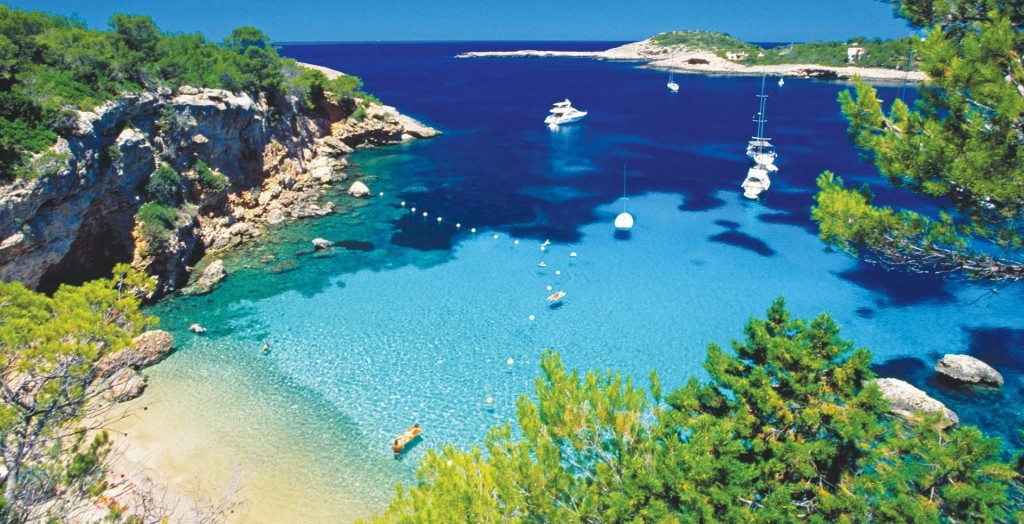 Het uitzicht over zee van Ibiza