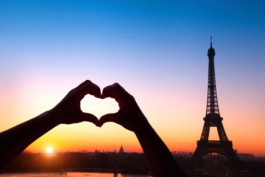 Een romantisch uitzicht over de Eiffeltoren in Parijs