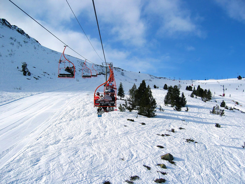 Met de lift de berg op in Frankrijk