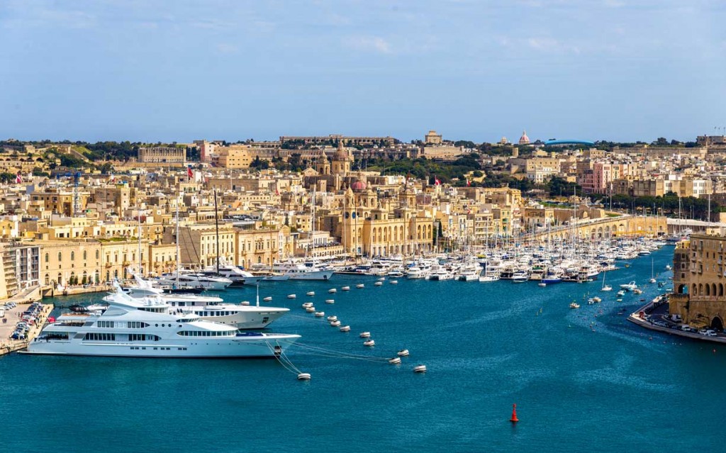 Malta baai met luxe boten